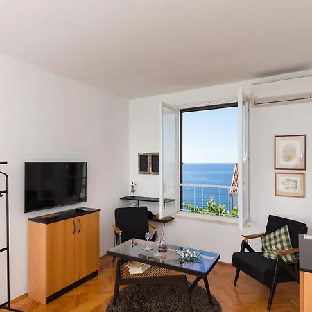 One Bedroom With Loggia And Sea View Daire *