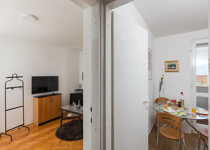 One Bedroom With Loggia And Sea View 公寓