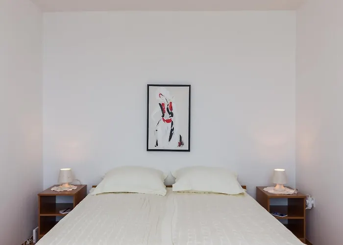 One Bedroom With Loggia And Sea View 公寓